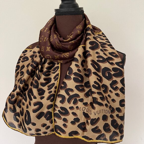 New Louis Vuitton Monogram Logo Animal Print Oversize Brown Gold Silk Wrap - Picture 11 of 15